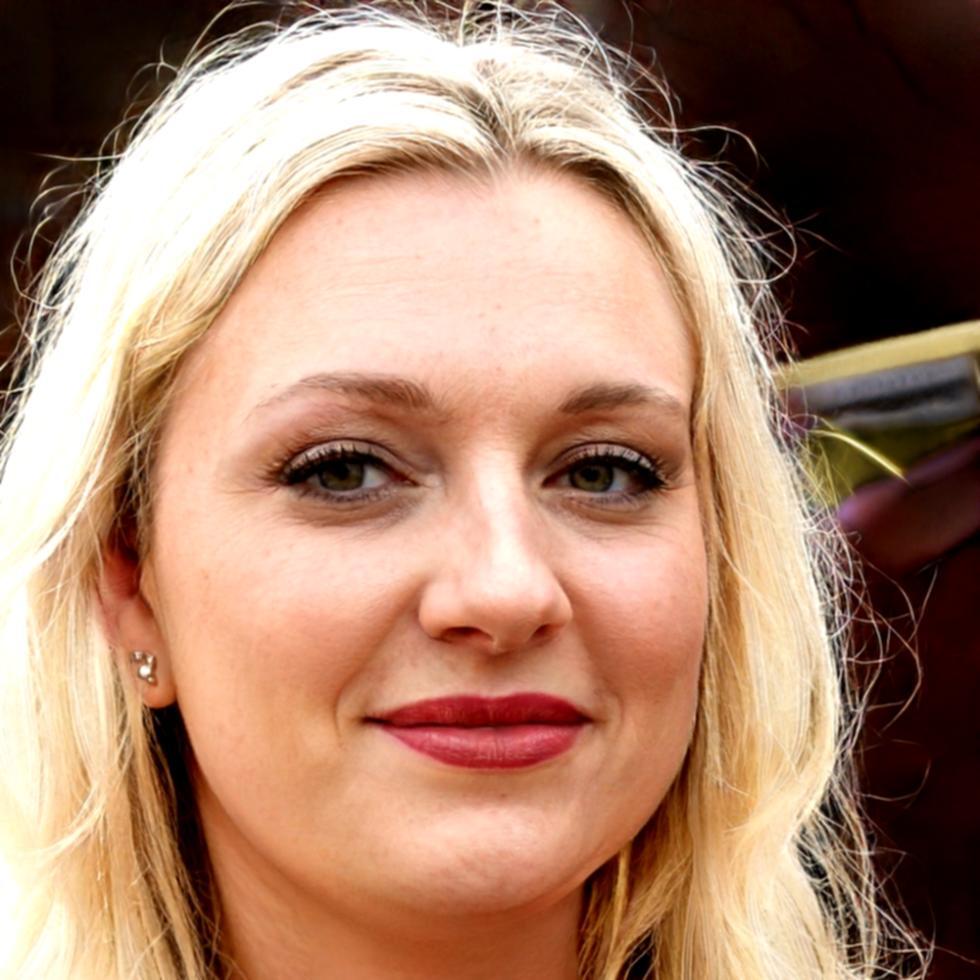 Instructora de análisis financiero